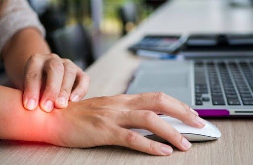 5 DẤU HIỆU CẢNH BÁO CHUỘT MÁY TÍNH ĐANG GÂY MỎI TAY: KHI NÀO CẦN CHUYỂN SANG CHUỘT ERGONOMICS?